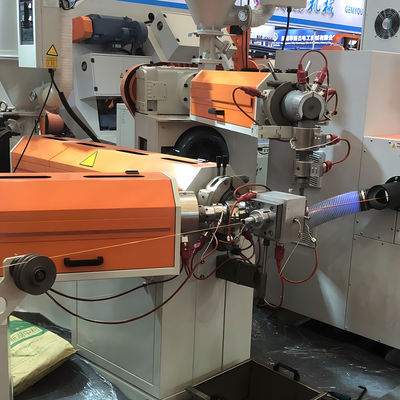 पीवीसी पीई लेपित विद्युत तार extruding बनाने की मशीन केबल extruding उत्पादन लाइन